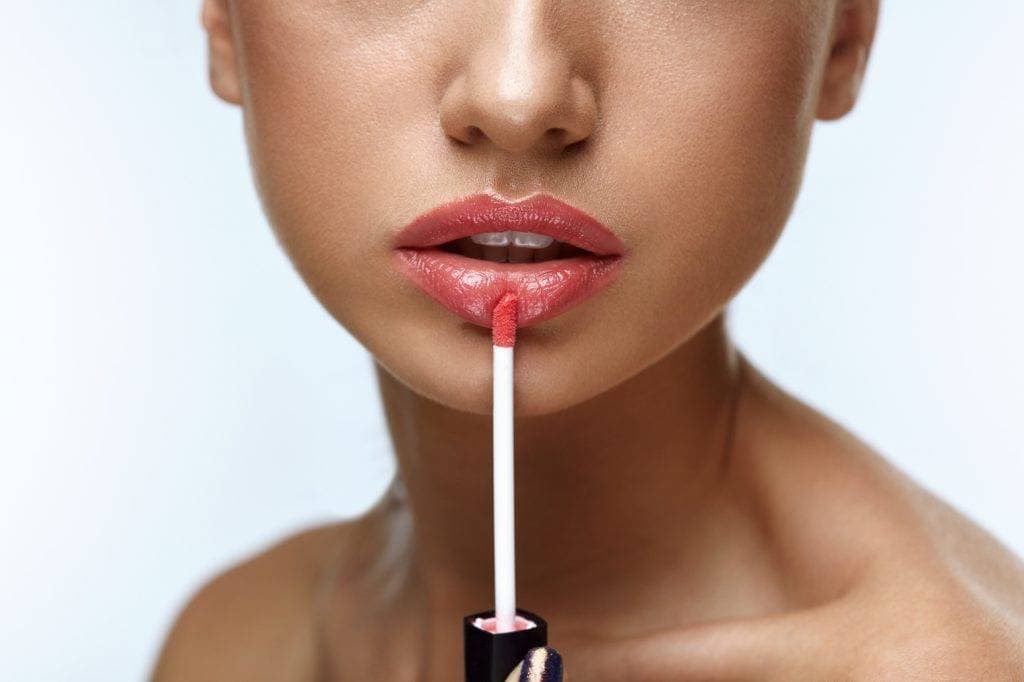 lip gloss makeup trend 2018