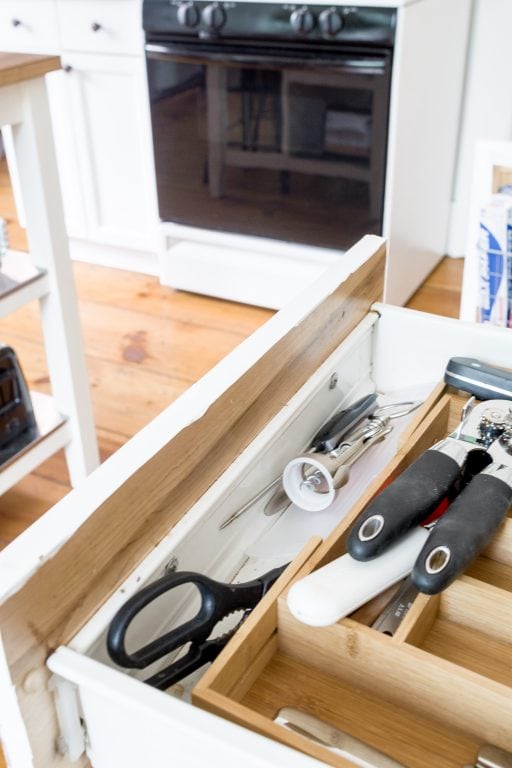 covering the kitchen cabinets with contact paper // contact paper on kitchen cabinets // contact paper on dishwasher // contact paper on kitchen countertops