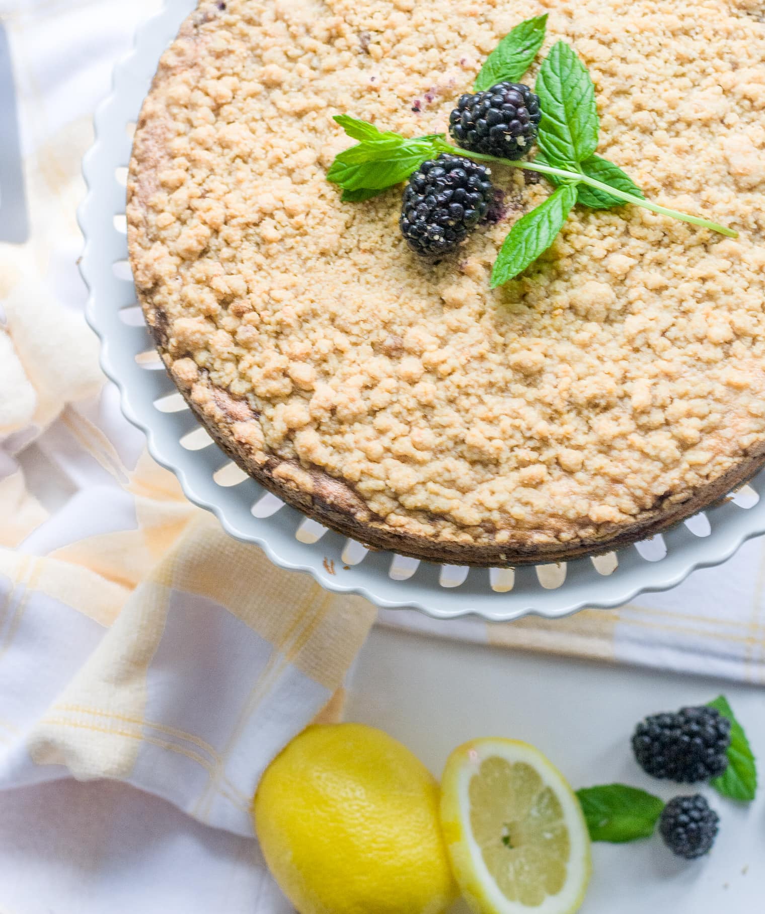 lemon crumb cake recipe // blackberry lemon cake // blackberry cake filling