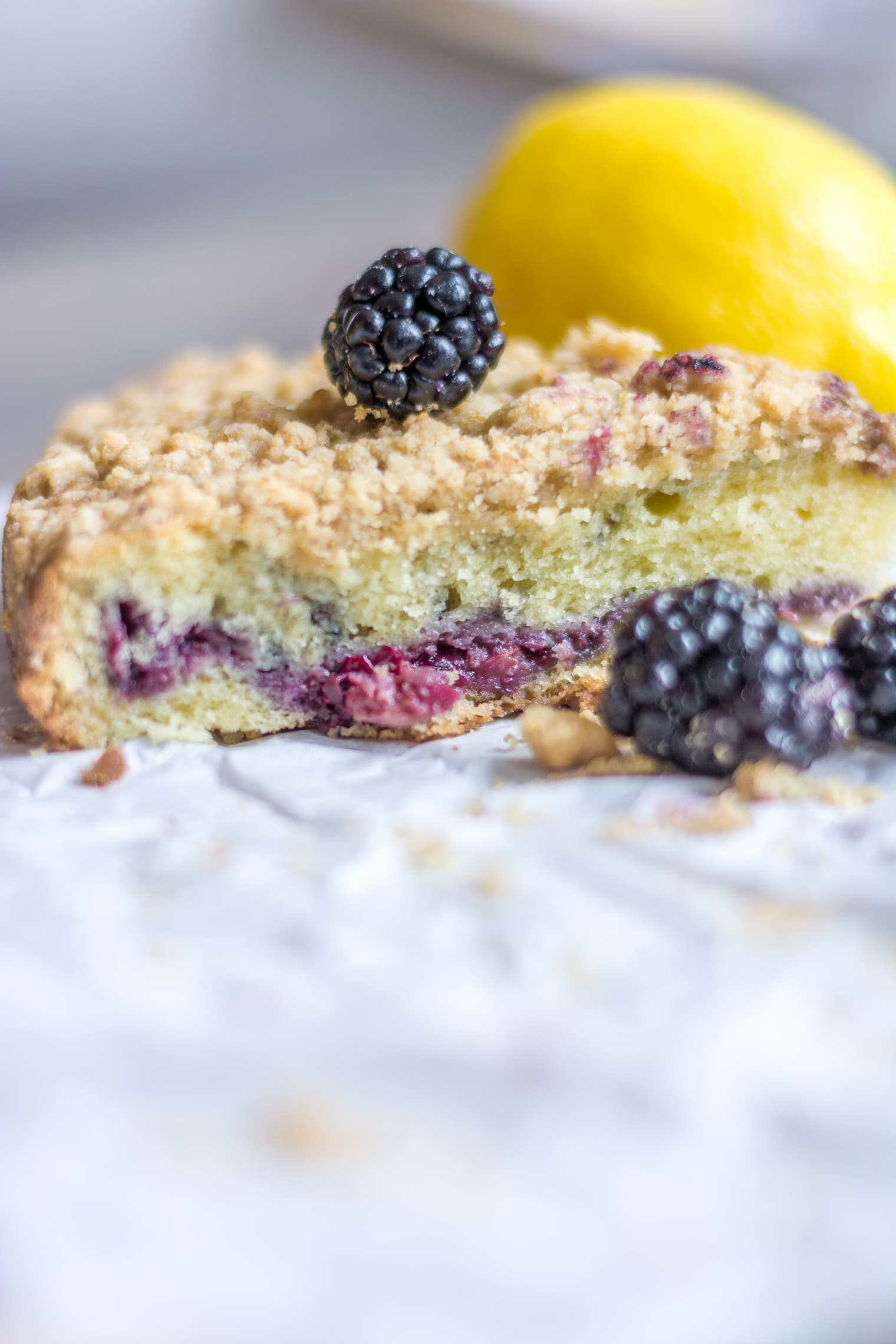 lemon crumb cake recipe // blackberry lemon cake // blackberry cake filling