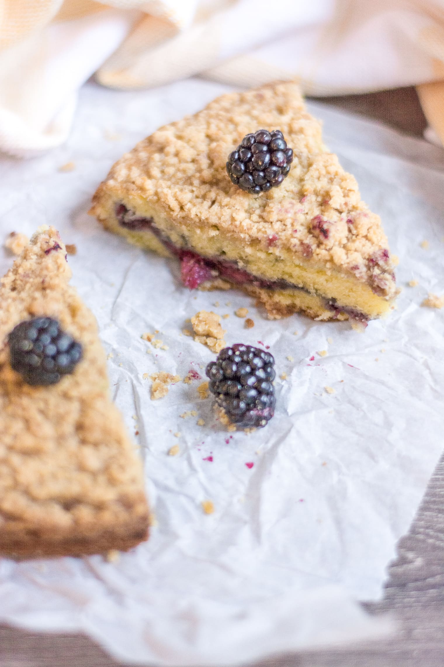 lemon crumb cake recipe // blackberry lemon cake // blackberry cake filling