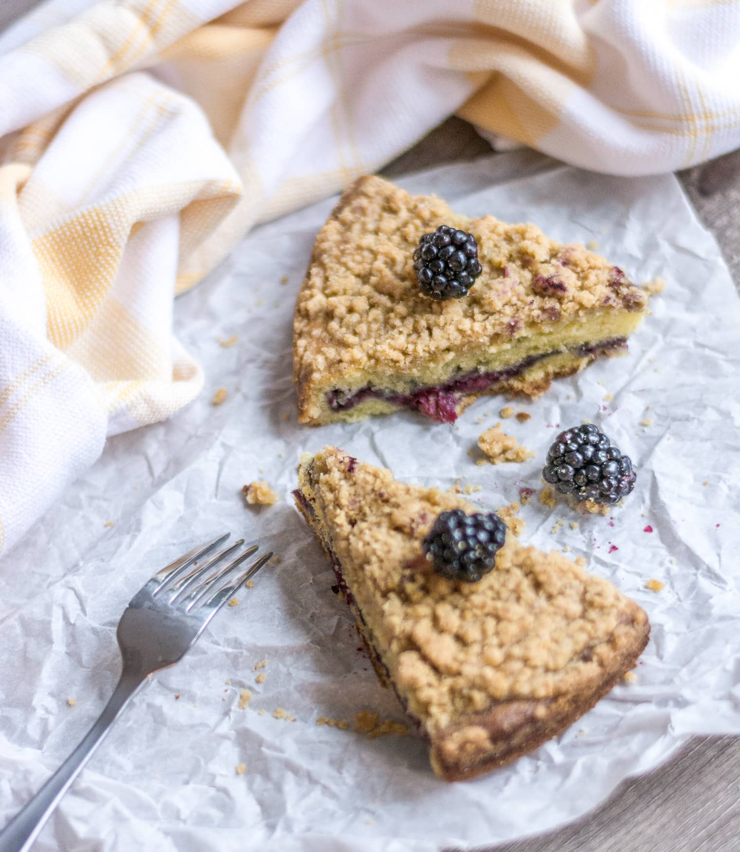 lemon crumb cake recipe // blackberry lemon cake