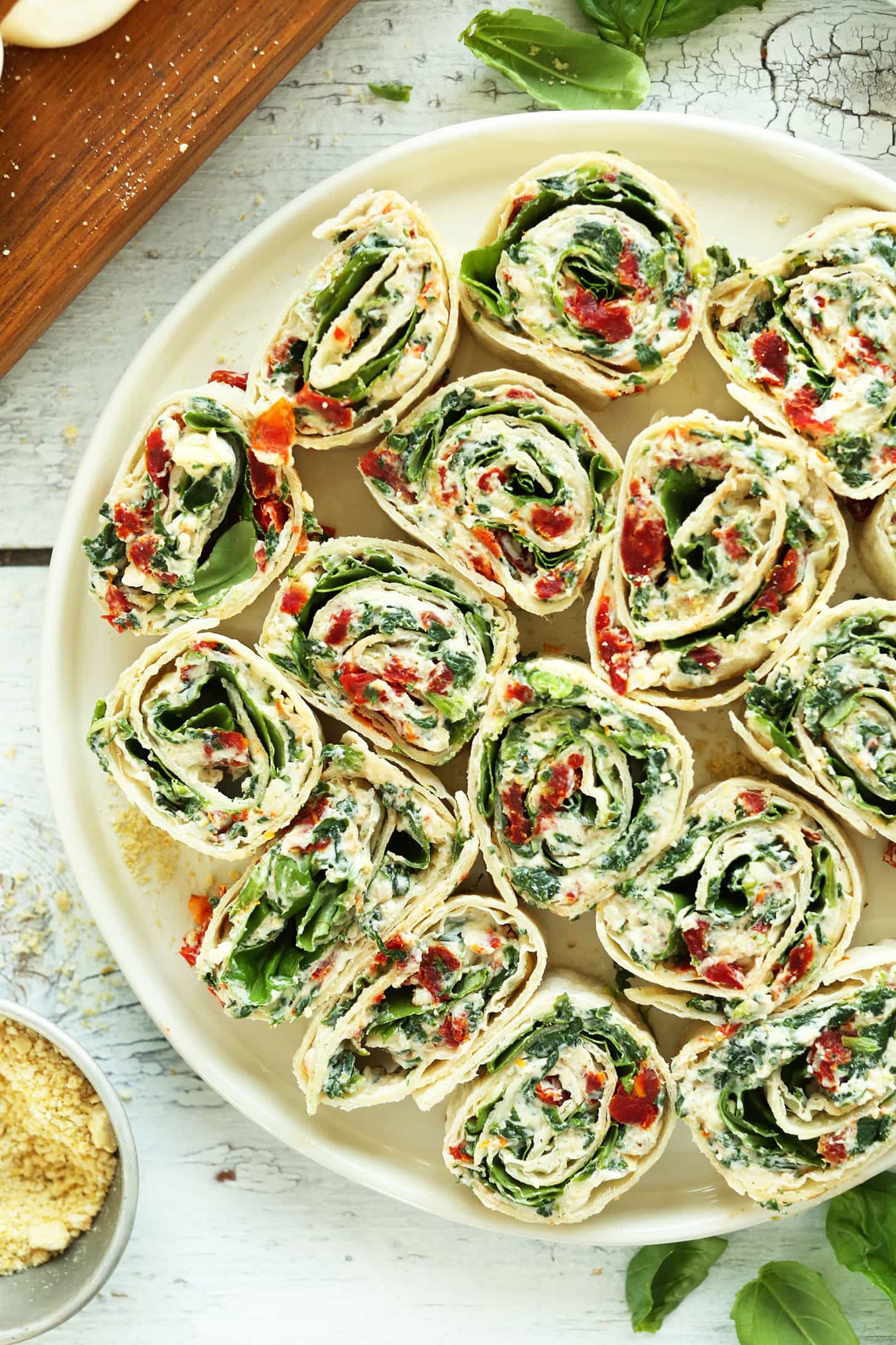 8 Ingredient 15 Minute Sun Dried Tomato And Basil Pinwheels An Easy Crowd Pleasing Summer