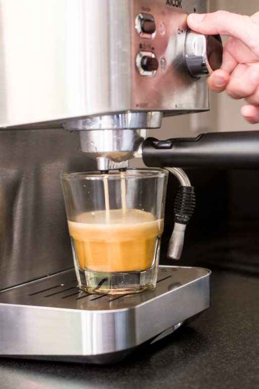 how to make espresso at home // how to use an espresso machine // how to make espresso on the stove