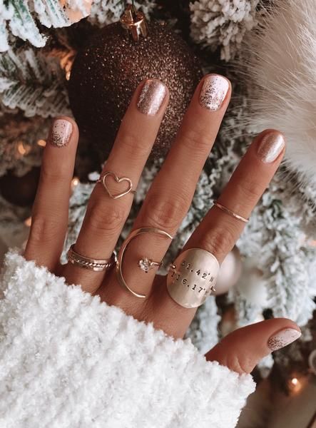 The prettiest winter nails, winter nail ideas, and winter nail designs