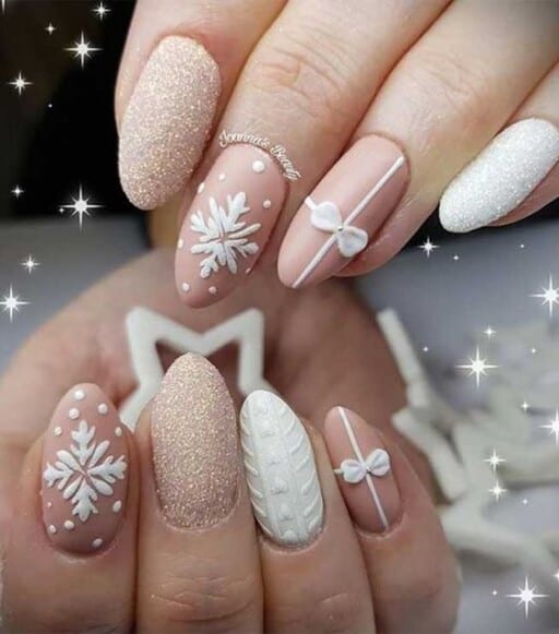 The best Christmas nails, Christmas nail designs, and Christmas nail ideas to try this year