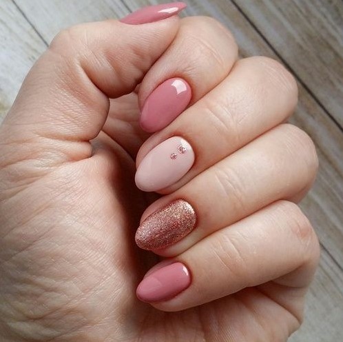 Pink nails examples, the trendiest pink nail colors to use: Shades Of Pink With Sparkle Nail