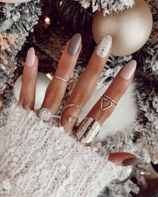 The best Christmas nails, Christmas nail designs, and Christmas nail ideas to try this year