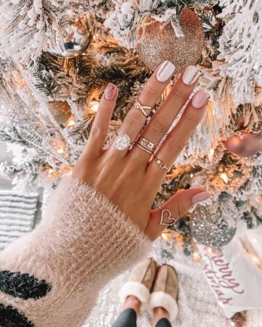 The best Christmas nails, Christmas nail designs, and Christmas nail ideas to try this year