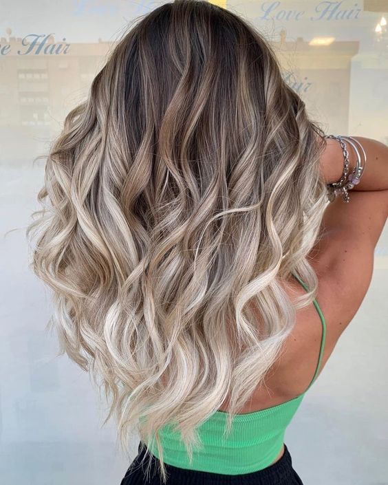 Top summer hair colors of the year. Check out this summer hair and summer hair colors to stay on trend!