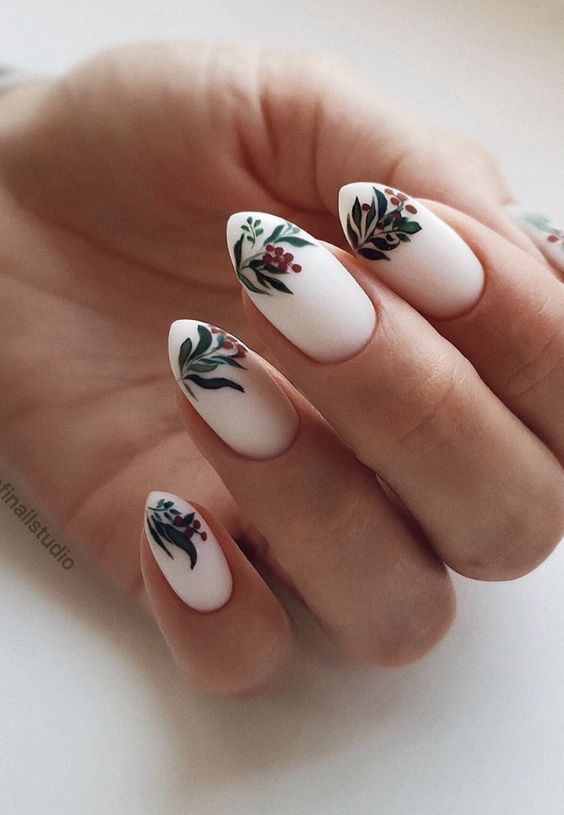 The best Christmas nails, Christmas nail designs, and Christmas nail ideas to try this year