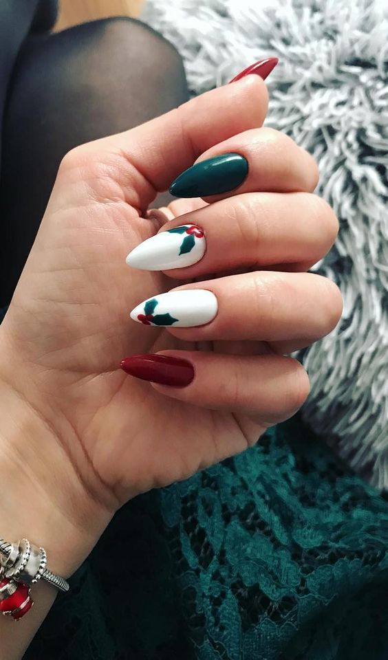 The best Christmas nails, Christmas nail designs, and Christmas nail ideas to try this year