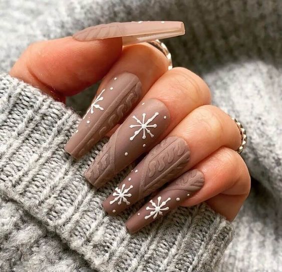 The best Christmas nails, Christmas nail designs, and Christmas nail ideas to try this year