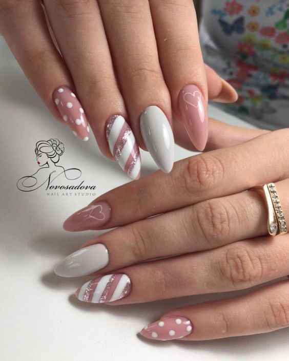 The best Christmas nails, Christmas nail designs, and Christmas nail ideas to try this year