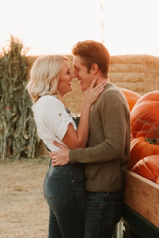 Couples fall photoshoot ideas | Couples photoshoot ideas for fall