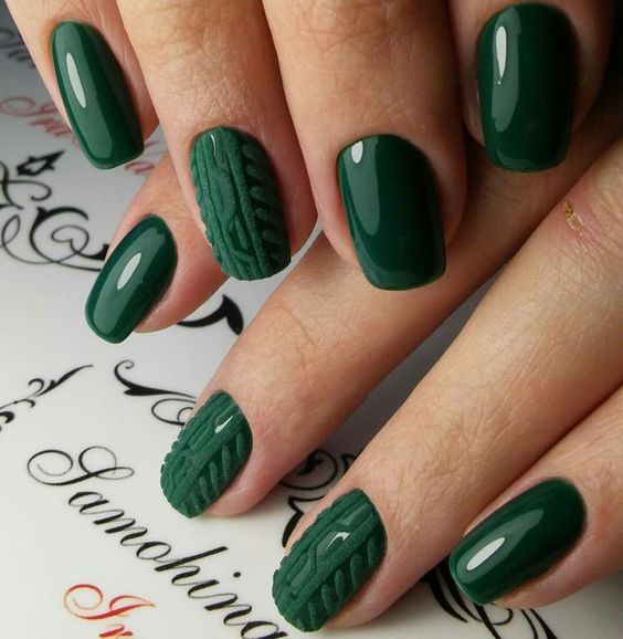 The best Christmas nails, Christmas nail designs, and Christmas nail ideas to try this year