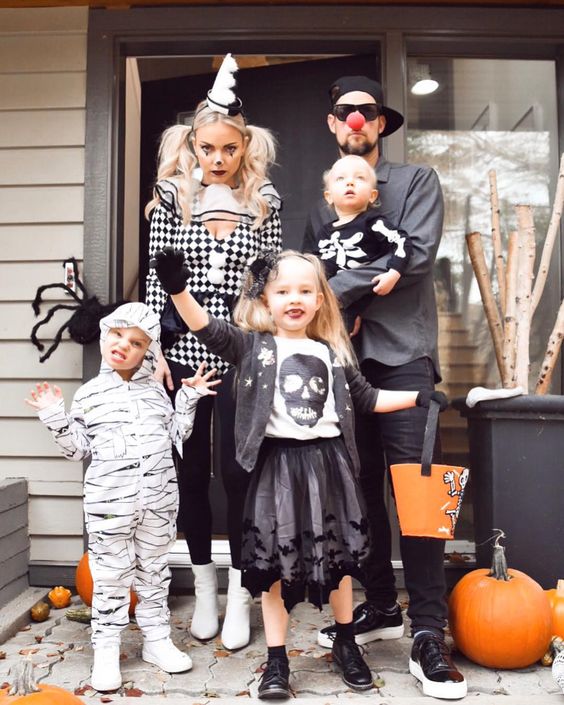 The best easy and scary family Halloween costumes | Original family costumes to try