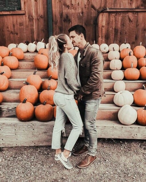 Couples fall photoshoot ideas | Couples photoshoot ideas for fall