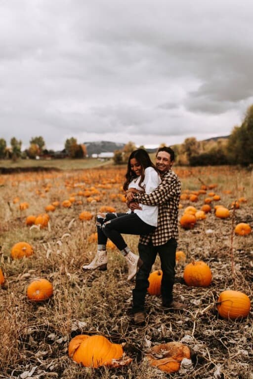 Couples fall photoshoot ideas | Couples photoshoot ideas for fall