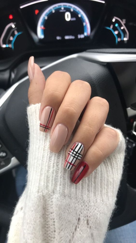 The best Christmas nails, Christmas nail designs, and Christmas nail ideas to try this year