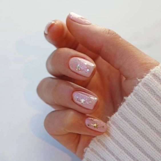 The best Christmas nails, Christmas nail designs, and Christmas nail ideas to try this year