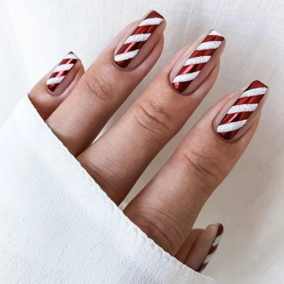 The best Christmas nails, Christmas nail designs, and Christmas nail ideas to try this year