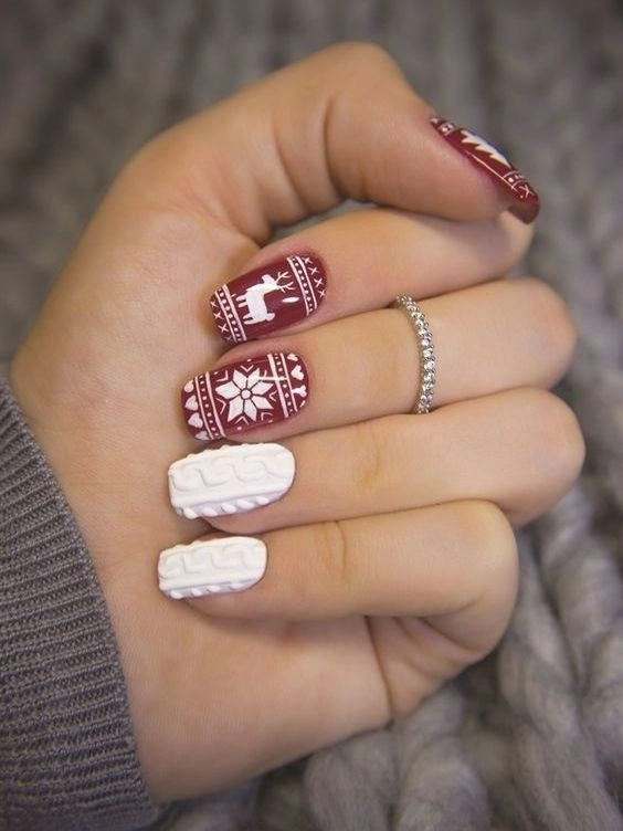 The best Christmas nails, Christmas nail designs, and Christmas nail ideas to try this year