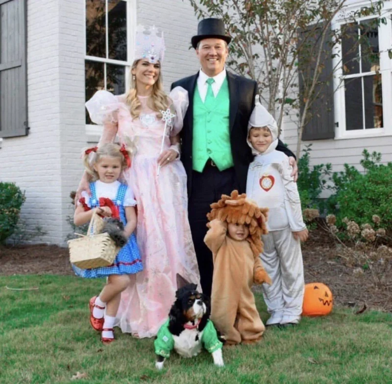 Family halloween costumes with kids | family halloween costumes with toddler | family halloween costumes with baby 