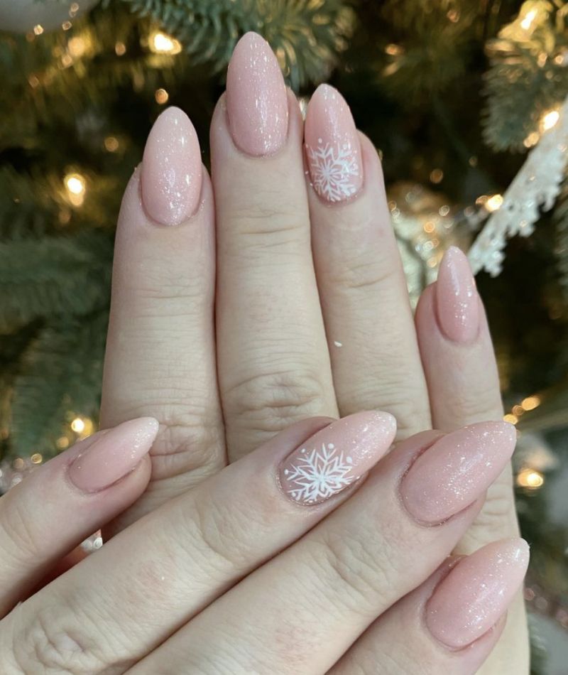 The best Christmas nails, Christmas nail designs, and Christmas nail ideas to try this year