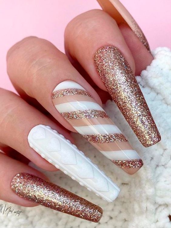 30+ Christmas Nail Ideas to Add a Touch of Glam to Your Winter Wardrobe