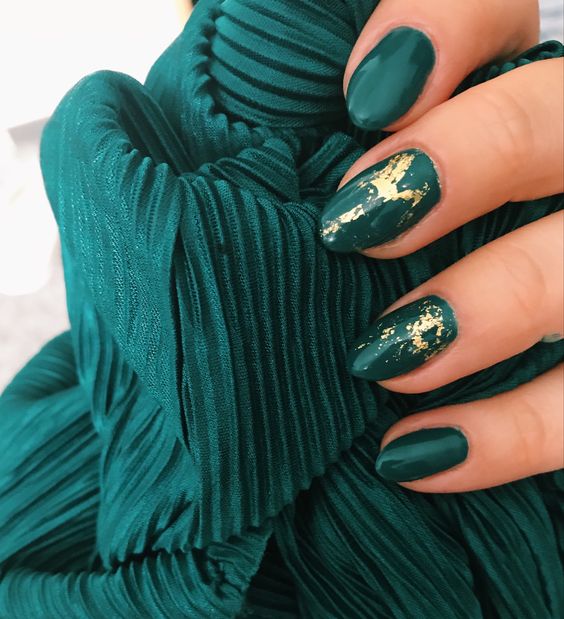 The best Christmas nails, Christmas nail designs, and Christmas nail ideas to try this year