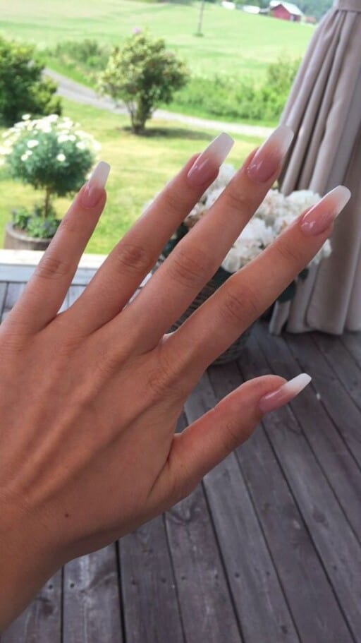 natural looking acrylic nails