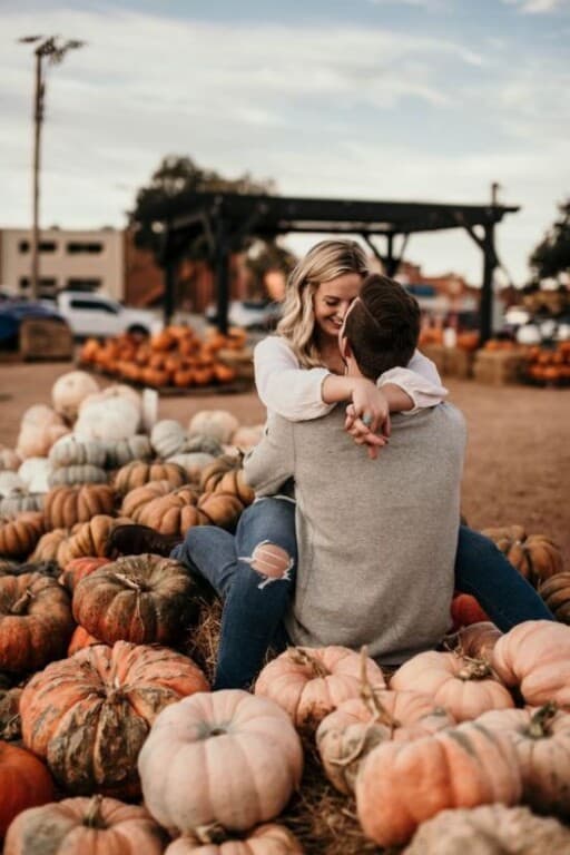 Couples fall photoshoot ideas | Couples photoshoot ideas for fall