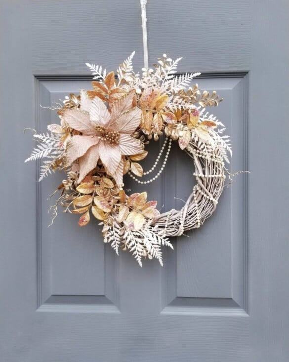 40+ Gorgeous Pink Christmas Wreaths For The Front Door