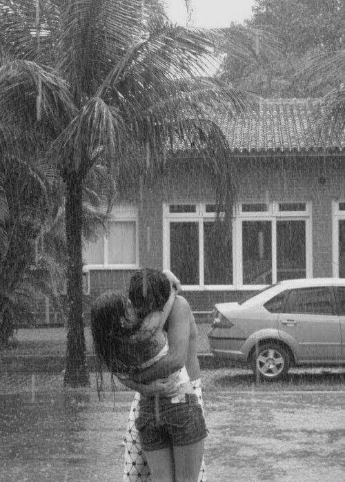 Romantic wallpapers for free download - Kissing In The Rain