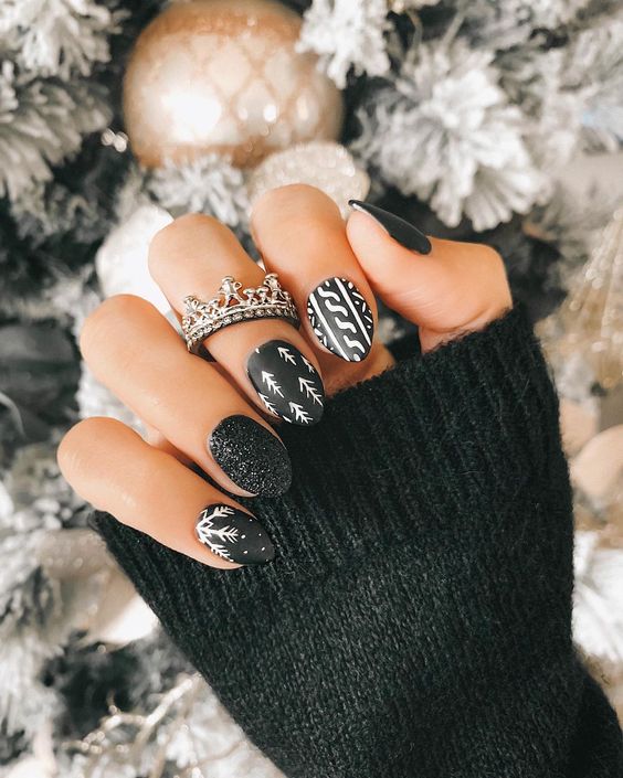 The prettiest winter nails, winter nail ideas, and winter nail designs