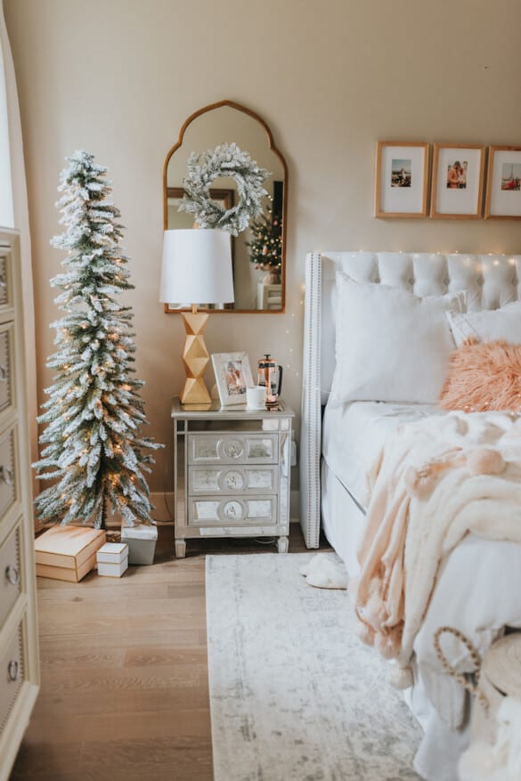 50+ Christmas Bedroom Ideas To Spruce Up Your Home