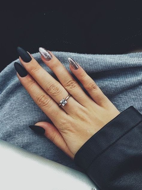 31 Sparkling New Year's Nails Ideas To Ring in 2023