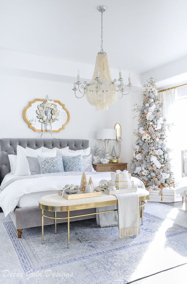 christmas-bedrooms-decorated-tree-10