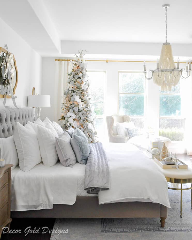 christmas-bedrooms-decorated-tree-2