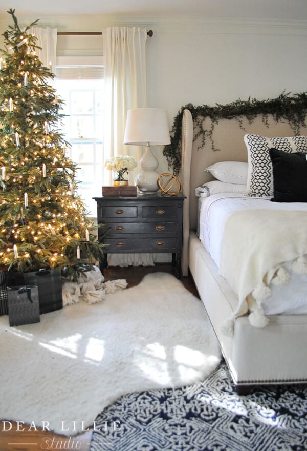 50+ Christmas Bedroom Ideas To Spruce Up Your Home
