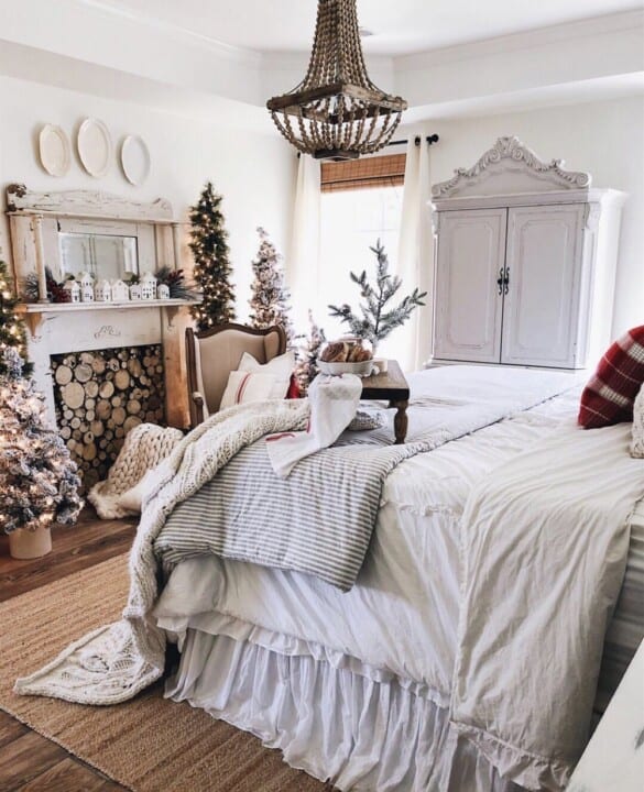 50+ Christmas Bedroom Ideas To Spruce Up Your Home