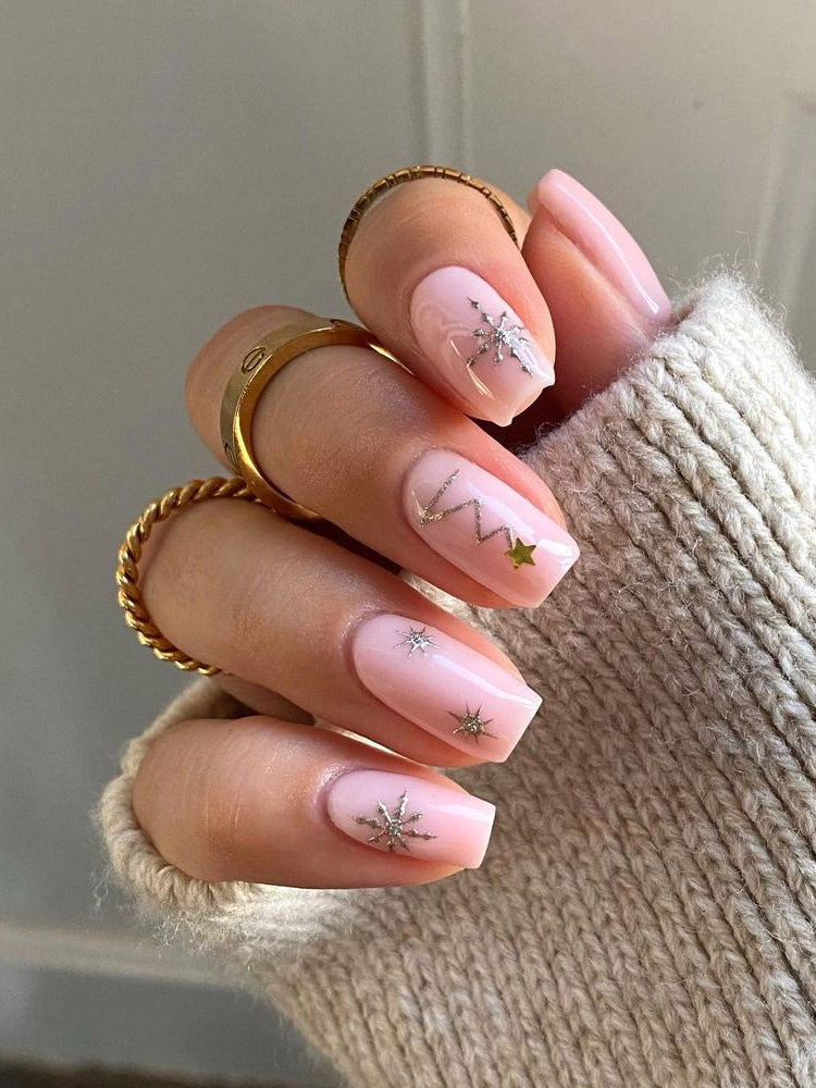 The prettiest winter nails, winter nail ideas, and winter nail designs