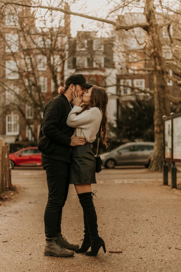 25+ City Engagement Photos To Use For Inspiration