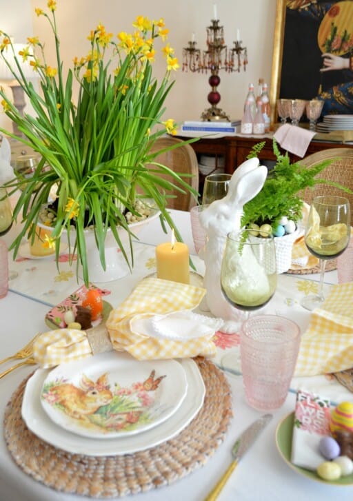 The prettiest spring tablescapes and spring table decor to try