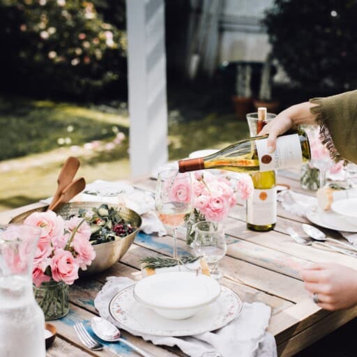 The prettiest spring tablescapes and spring table decor to try