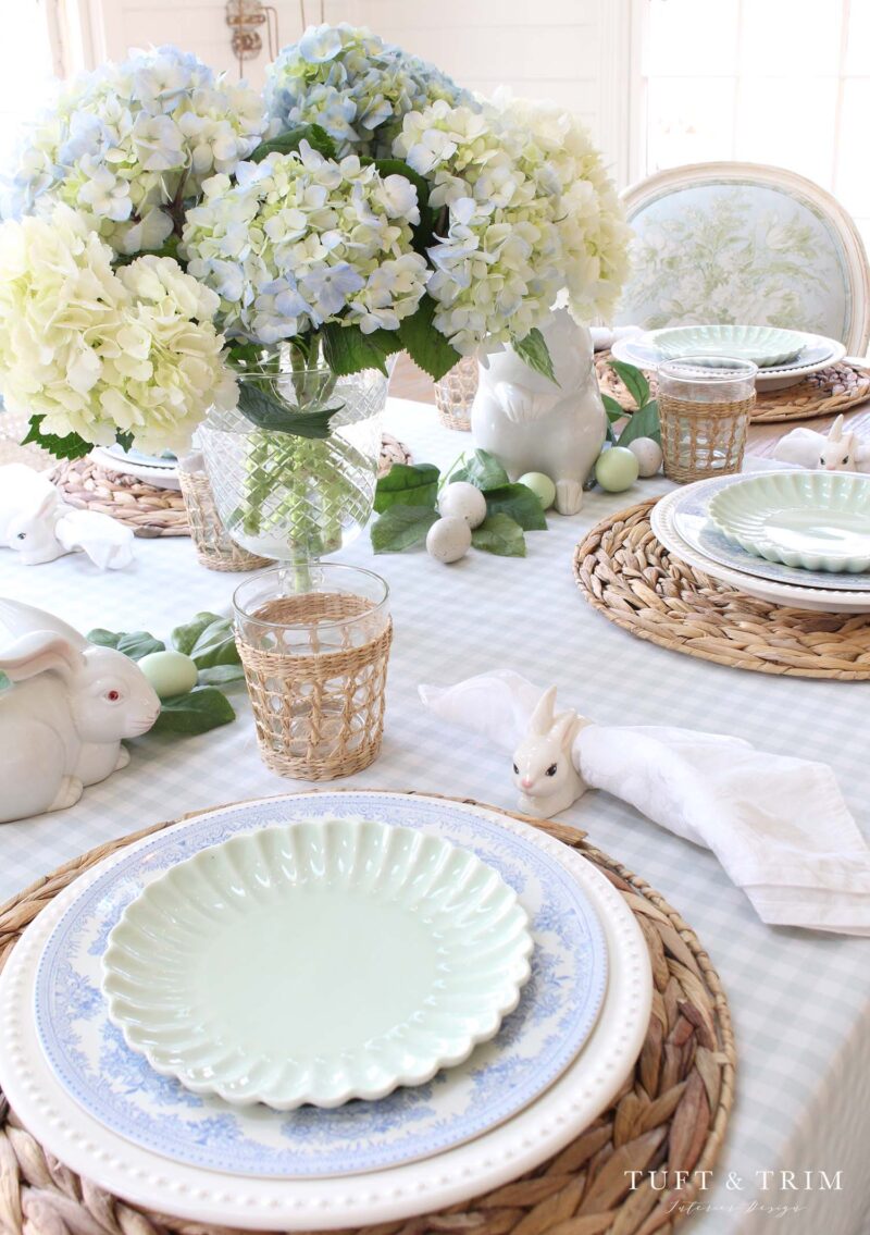 The prettiest spring tablescapes and spring table decor to try