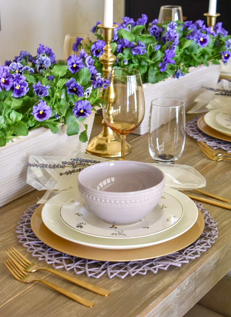 The prettiest spring tablescapes and spring table decor to try