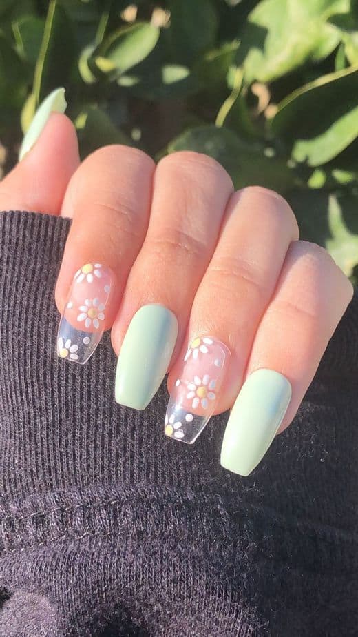 daisy nails _ flower nails _ summer nails _ short nails _ coffin nails