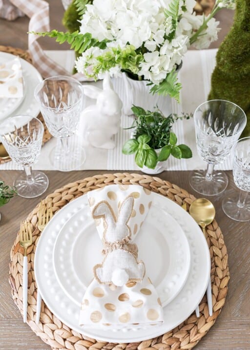 The prettiest spring tablescapes and spring table decor to try